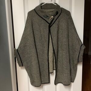Equestrian‎ Clip Cape